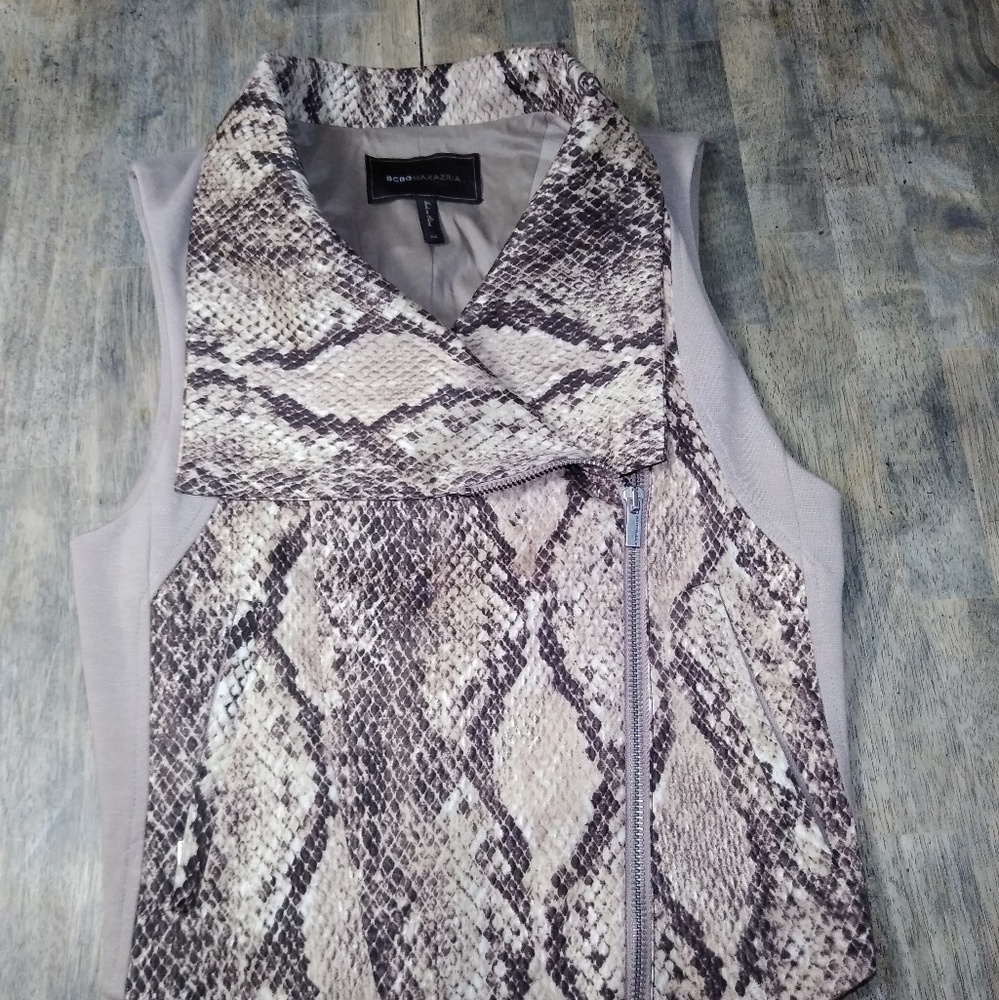 BCBGMAXAZRIA vest